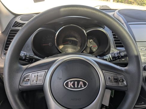Used 2011 Kia Soul + w/ Audio Pkg image 25