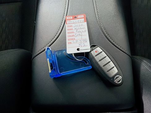 Used 2020 Nissan Rogue SV image 33