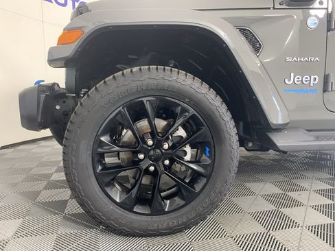 Used 2022 Jeep Wrangler Unlimited Sahara AWD/4WD image 11