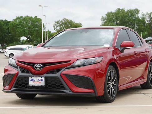 Used 2022 Toyota Camry SE FWD image 4