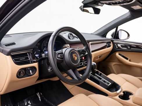 Certified 2026 Porsche Macan AWD/4WD image 4