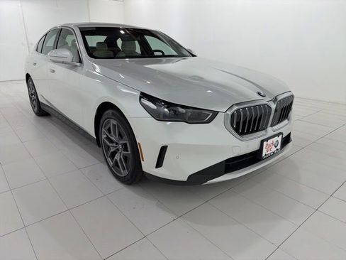 Used 2026 BMW 530i xDrive w/ Premium Package AWD/4WD image 7
