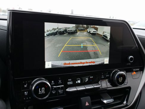 Used 2023 Toyota Highlander Limited image 30