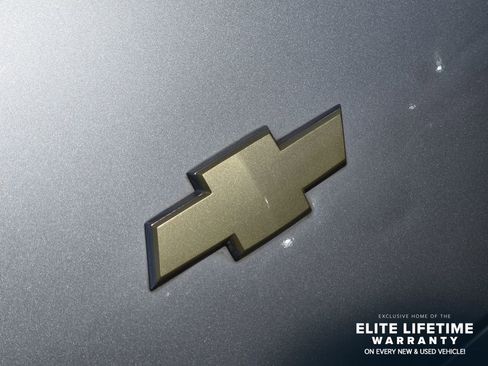 Used 2005 Chevrolet SSR w/ Preferred Equipment Group RWD image 9