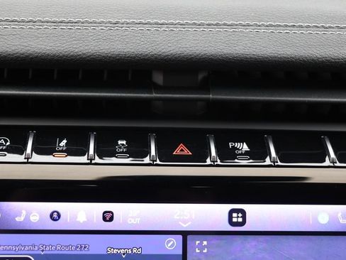 Used 2023 Jeep Grand Cherokee Limited image 23