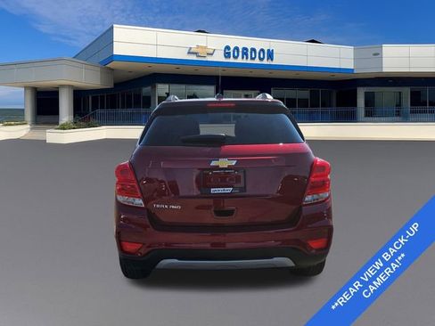 Used 2021 Chevrolet Trax LT w/ LT Convenience Package image 4