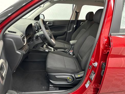 Used 2026 Hyundai Venue SE image 9