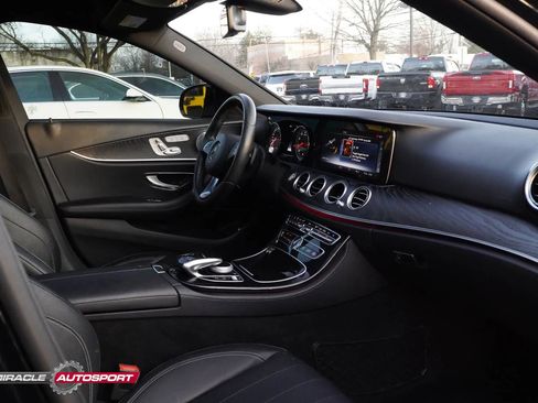 Used 2017 Mercedes-Benz E 400 4MATIC Wagon image 34