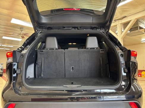 Used 2024 Toyota Highlander XSE FWD image 34