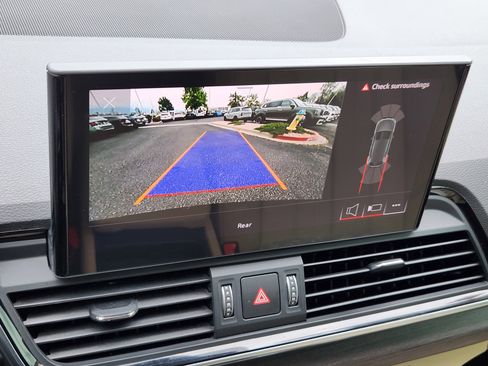 Used 2021 Audi Q5 Premium w/ Convenience Package image 22