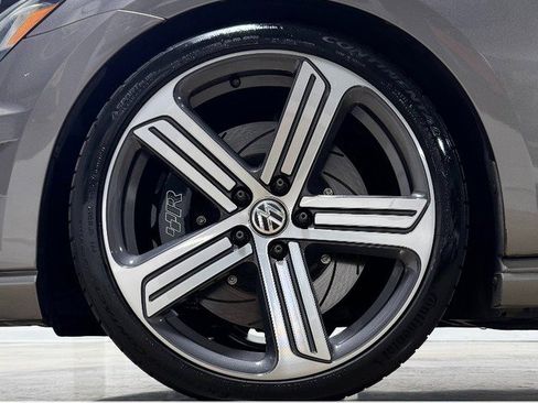 Used 2015 Volkswagen Golf R 4-Door image 19