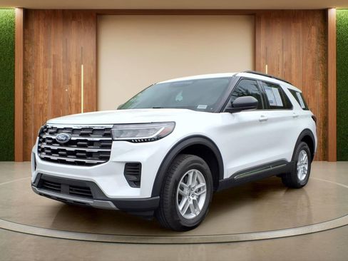 Used 2025 Ford Explorer Active AWD/4WD image 28