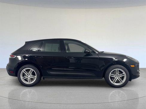 Used 2025 Porsche Macan image 9