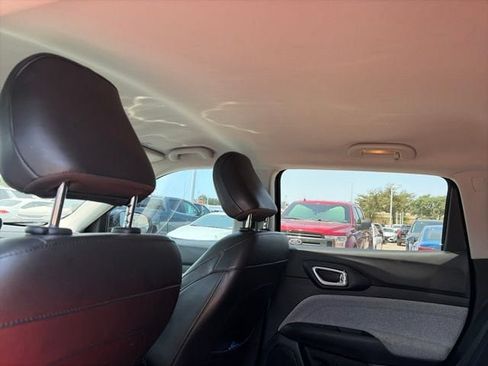 Used 2022 Jeep Compass Latitude FWD image 14