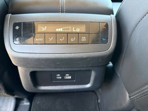 Used 2025 Nissan Pathfinder SL FWD image 20