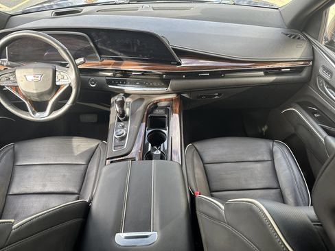 Used 2023 Cadillac Escalade Premium Luxury image 4
