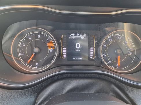 Used 2019 Jeep Cherokee Latitude Plus AWD/4WD image 30