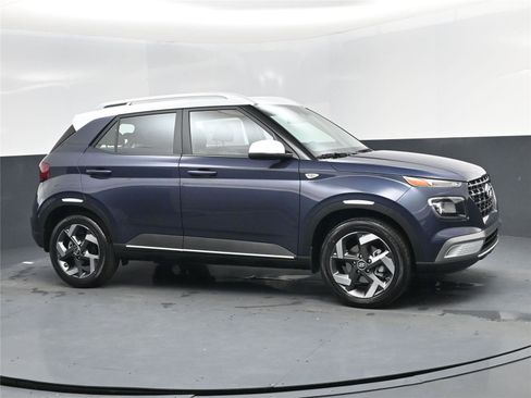 New 2026 Hyundai Venue SEL image 2