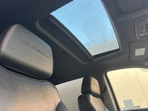 Used 2022 GMC Sierra 2500 Denali w/ Technology Package image 18