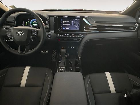 Used 2026 Toyota Camry SE image 10