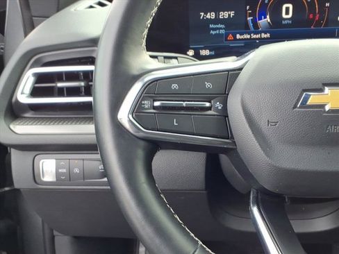 Used 2025 Chevrolet Traverse LT image 16