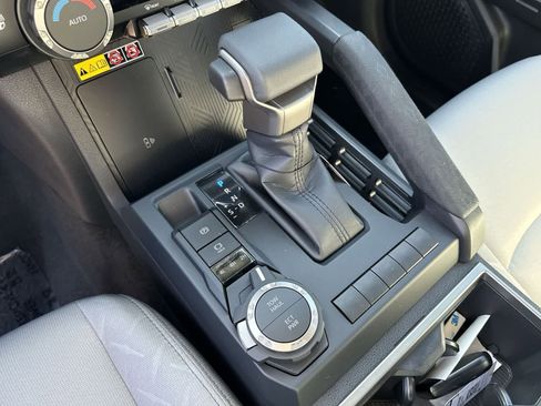Used 2025 Toyota Tacoma SR5 AWD/4WD image 25