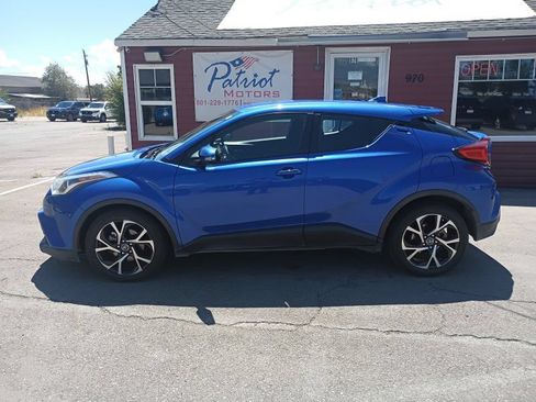 Used 2018 Toyota C-HR XLE FWD image 2