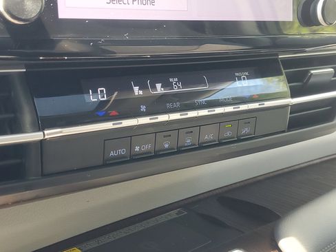 Used 2021 Toyota Sienna LE w/ LE Plus Package FWD image 29