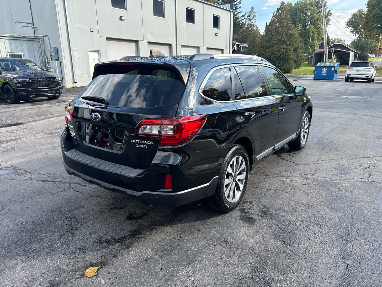 Used 2017 Subaru Outback 3.6R Touring AWD/4WD image 3