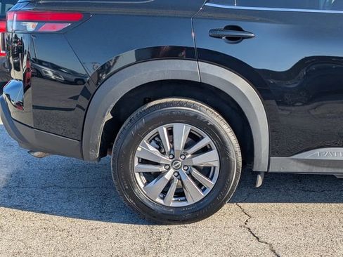 Used 2025 Nissan Pathfinder SV image 10