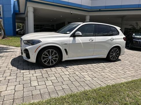 Used 2022 BMW X5 xDrive45e w/ M Sport Package AWD/4WD image 31
