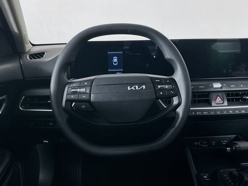 Used 2025 Kia K4 FWD image 18