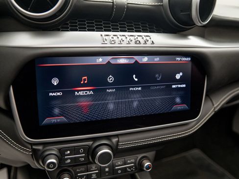 Used 2019 Ferrari Portofino RWD image 28