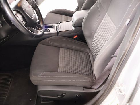 Used 2019 Dodge Charger SXT image 11