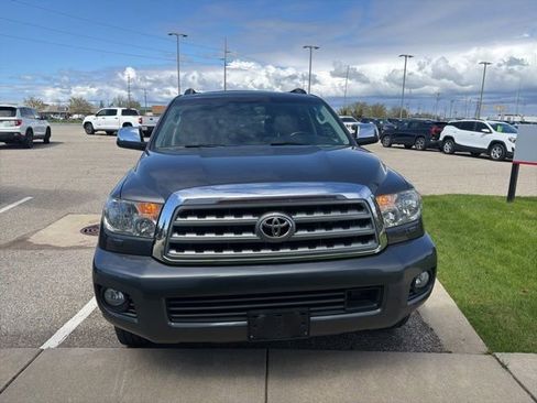 Used 2017 Toyota Sequoia Platinum AWD/4WD image 3