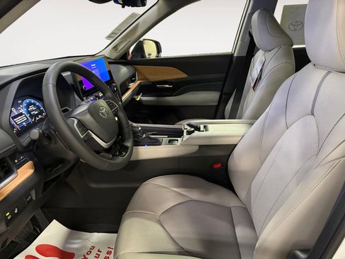 New 2026 Toyota Grand Highlander Platinum image 11