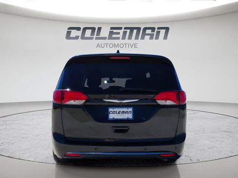 Used 2019 Chrysler Pacifica Touring-L FWD image 4