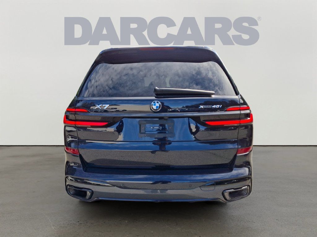 Used 2025 BMW X7 xDrive40i w/ M Sport Package AWD/4WD image 5