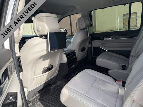 Used 2022 Jeep Wagoneer Series III w/ Convenience Group I image 10