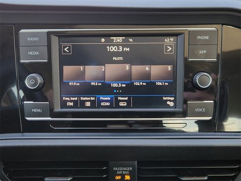 Used 2022 Volkswagen Jetta SE image 17