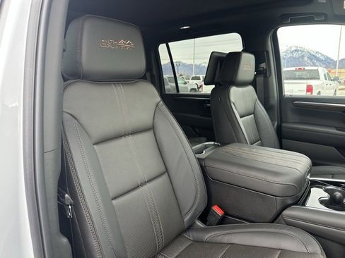 New 2026 Chevrolet Suburban High Country image 24