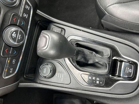 Certified 2020 Jeep Cherokee Limited AWD/4WD image 23