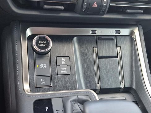 Used 2024 Lexus GX 550 w/ Accessory Package (31) AWD/4WD image 36