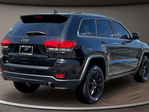 Used 2021 Jeep Grand Cherokee Laredo AWD/4WD image 7