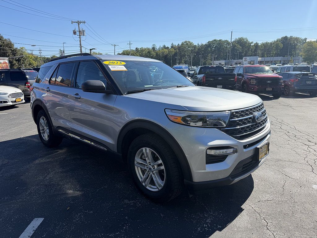 Certified 2023 Ford Explorer XLT w/ Equipment Group 202A AWD/4WD image 9