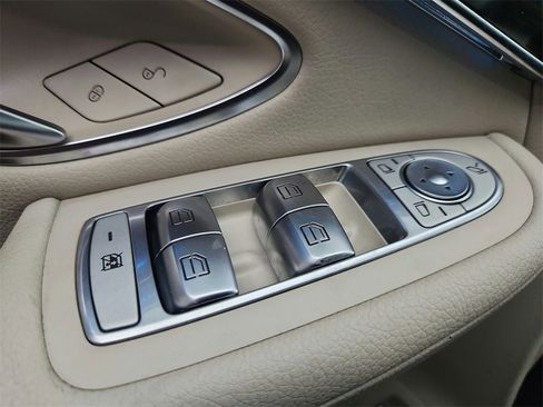 Used 2017 Mercedes-Benz GLC 300 4MATIC image 21