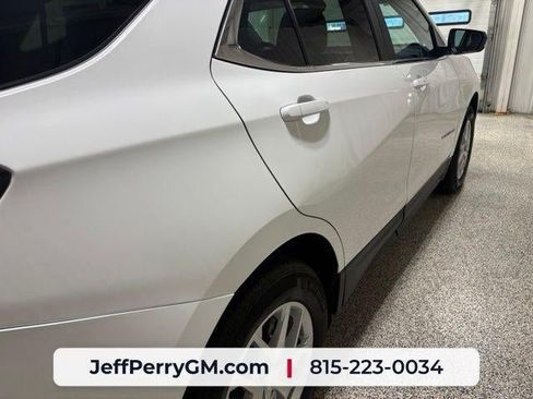 Used 2024 Chevrolet Equinox LT FWD image 9