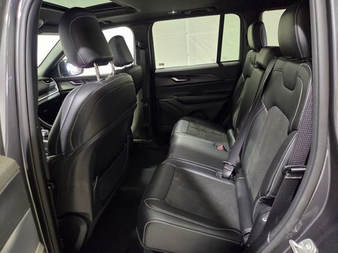 Used 2023 Jeep Grand Cherokee Altitude AWD/4WD image 17