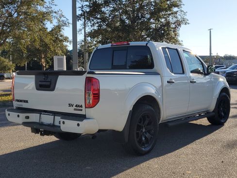 Certified 2020 Nissan Frontier SV w/ Midnight Edition Floor Mats image 5