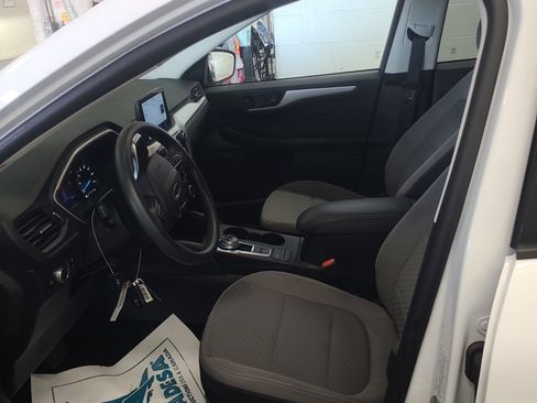 Used 2022 Ford Escape SE FWD image 3